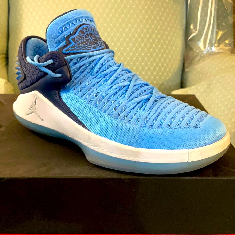 Air Jordan XXXII Low. University Blue. Size 7.